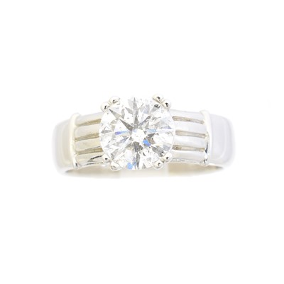 Lot 107 - A platinum diamond single stone ring