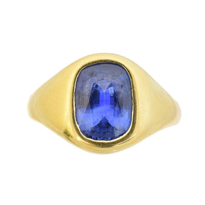 Lot 112 - An 18ct gold sapphire single stone ring