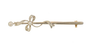 Lot 2 - An early 20th century diamond bar brooch