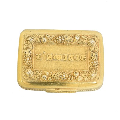 Lot 108 - A George III silver gilt vinaigrette
