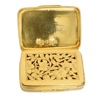 Lot 108 - A George III silver gilt vinaigrette