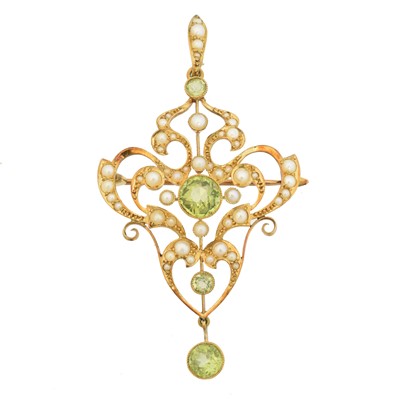 Lot 42 - An early 20th century 15ct gold peridot and seed pearl pendant