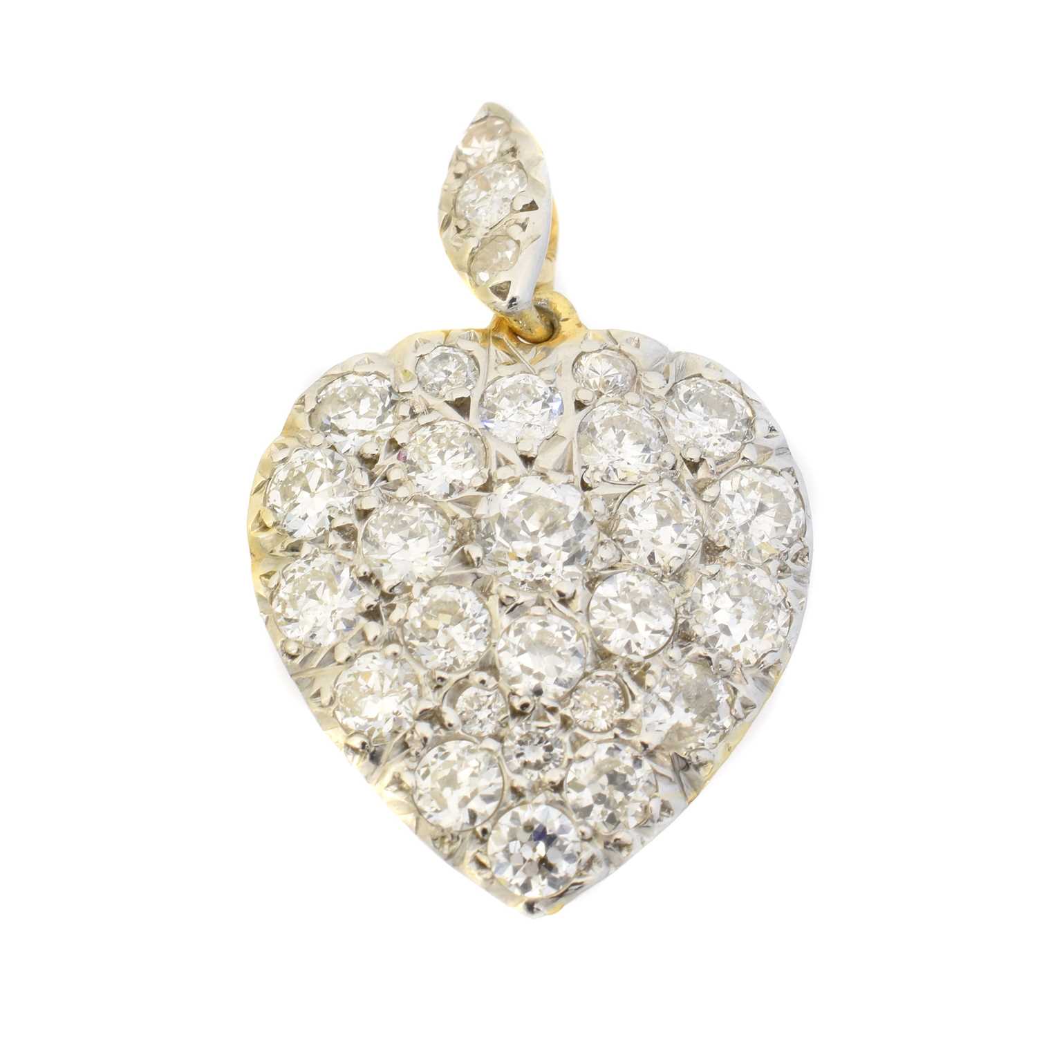 Lot 48 - A diamond heart pendant
