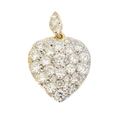 Lot 48 - A diamond heart pendant