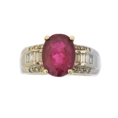 Lot 79 - A tourmaline and diamond dress ring