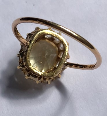 Lot 86 - A sapphire and diamond cluster ring