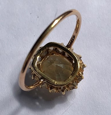 Lot 86 - A sapphire and diamond cluster ring