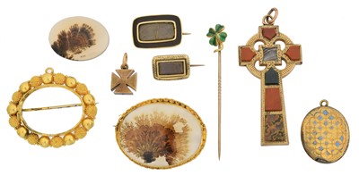 Lot 33 - A large selection of jewellery