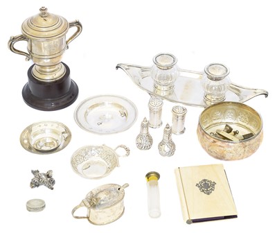 Lot 90 - A selection of silver