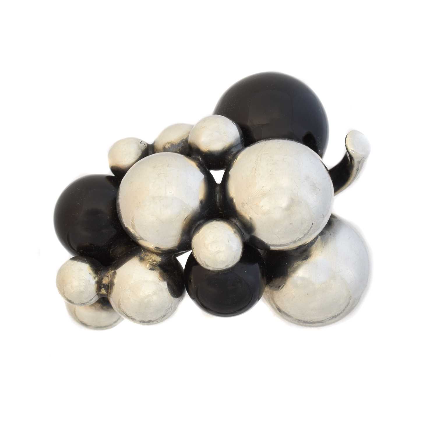 Lot 102 - A Georg Jensen Moonlight Grapes ring