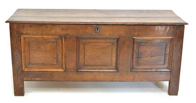 Lot 423 - Early 18th-century oak coffer