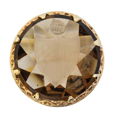 Lot 105 - A smoky quartz dress ring