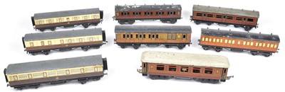 Lot 23 - Eight O Gauge Coaches
