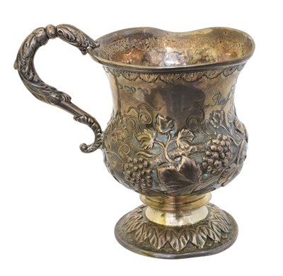 Lot 199 - A Georgian silver mug