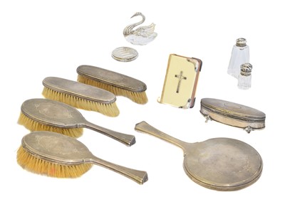 Lot 168 - A selection of silver