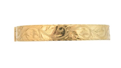 Lot 22 - A 9ct gold hinged bangle