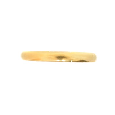 Lot 42 - A 22ct gold band ring