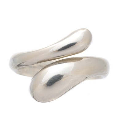Lot 100 - A Tiffany & Co. 'Teardrop' ring