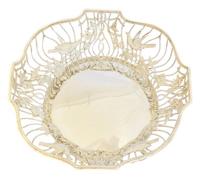 Lot 182 - An Edward VII silver centrepiece