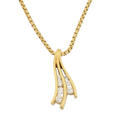 Lot 75 - An 18ct gold diamond pendant