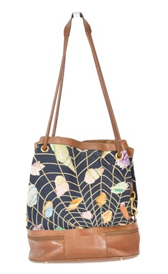 Lot 124 - A vintage Gucci bag