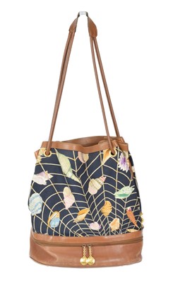 Lot 124 - A vintage Gucci bag