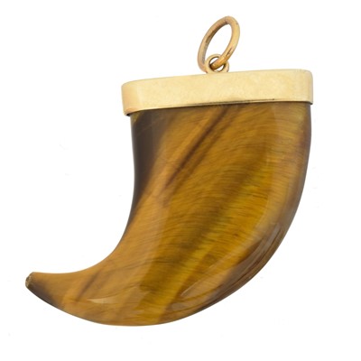 Lot 61 - A 9ct gold tiger's eye pendant
