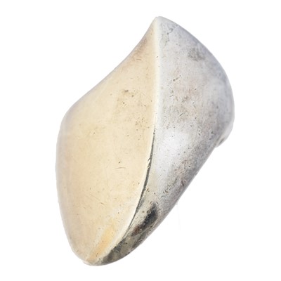 Lot 101 - A Georg Jensen dress ring, no. 91
