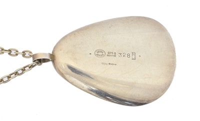 Lot 76 - A Georg Jensen 'Oyster' pendant on chain, no. 328