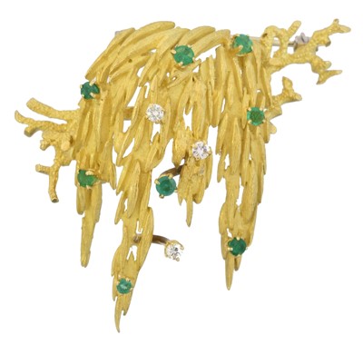 Lot 4 - A 1970s 18ct gold emerald and diamond brooch by Alabaster & Wilson