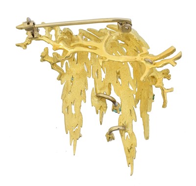 Lot 4 - A 1970s 18ct gold emerald and diamond brooch by Alabaster & Wilson