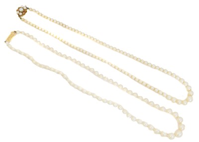 Lot 35 - Two necklaces