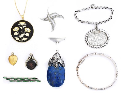 Lot 86 - A selection of silver and silver tone jewellery