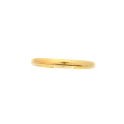 Lot 38 - A 22ct gold band ring