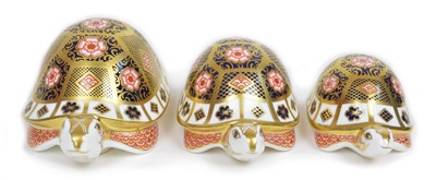 Lot 104 - Royal Crown Derby limited-edition Yorkshire Rose Tortoise Family