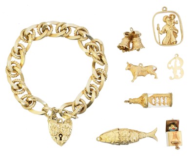 Lot 18 - A 9ct gold bracelet