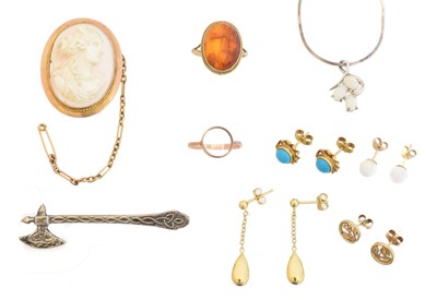 Lot 80A - A selection of jewellery