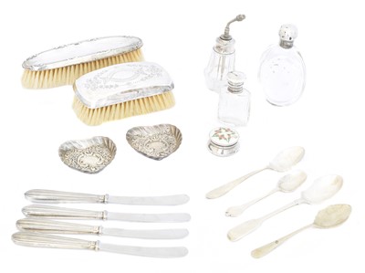 Lot 173 - A selection of silver