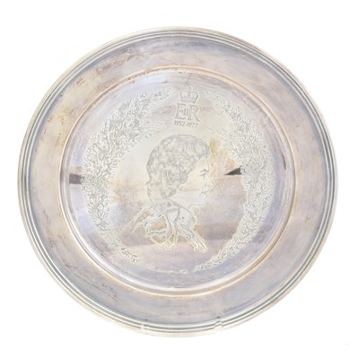 Lot 135 - An Elizabeth II silver commemorative salver