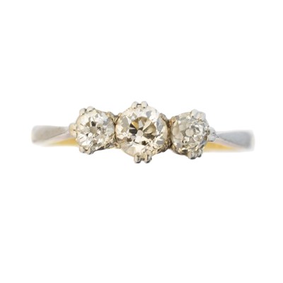 Lot 124 - A diamond three stone ring