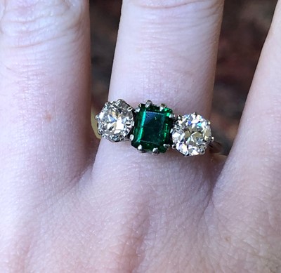 Lot 163 - An emerald and diamond three stone ring
