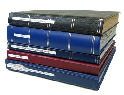 Lot 257 - Worldwide stamp collection in 5 stockbooks