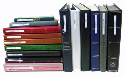 Lot 253 - Worldwide stamp collection in 15 stockbooks