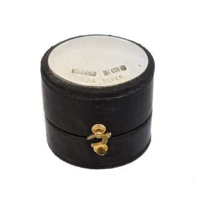 Lot 89 - An Elizabeth II silver topped ring box