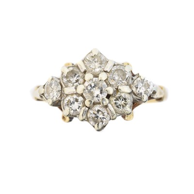 Lot 41 - A 9ct gold diamond cluster ring