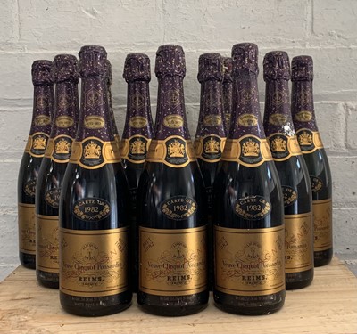 Lot 145 - 12 Bottles Champagne Veuve Clicquot Carte Or Vintage 1982
