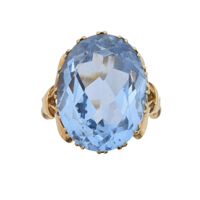 Lot 49 - A 9ct gold synthetic spinel ring