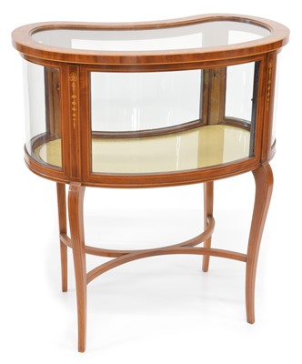 Lot 265 - Edwardian mahogany kidney-shaped vitrine