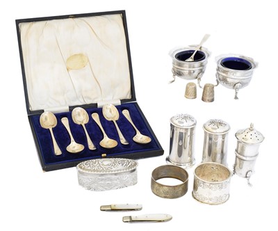 Lot 164 - A selection of silver