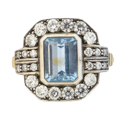Lot 87 - An aquamarine and diamond dress ring